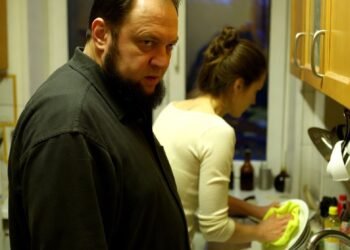 Муж привёз маму с чемоданами, а я поставила точку в чужих решениях за мой счёт