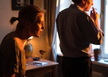 Свекровь решила отдать мою квартиру племяннице, а я сказала одно “нет” и собрала вещи