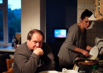 Муж сказал, что съеду я, а не его сестра — в этот день я собралась и ушла сама